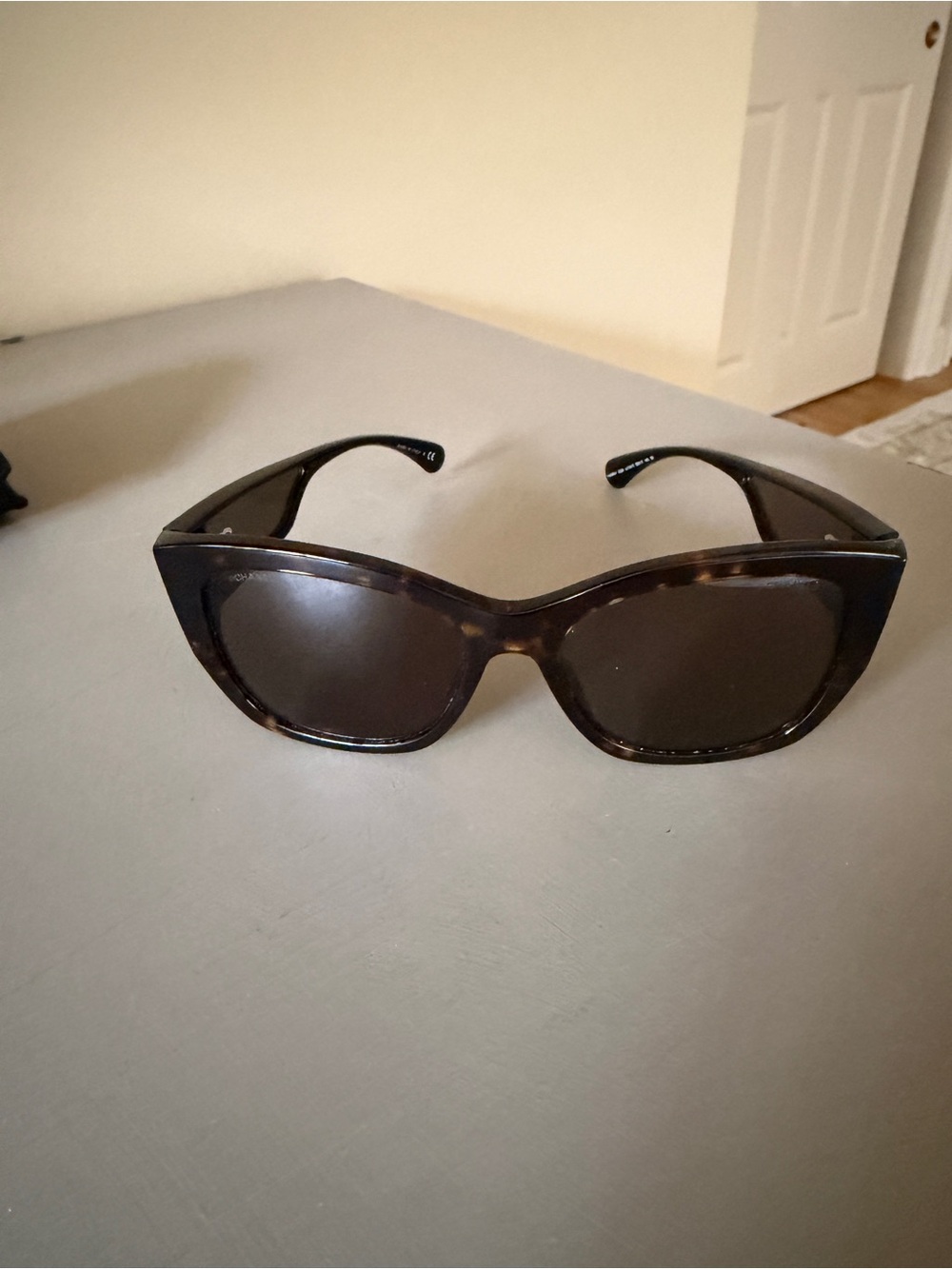 Chanel Tortoiseshell Cat-Eye Sunglasses - Brown